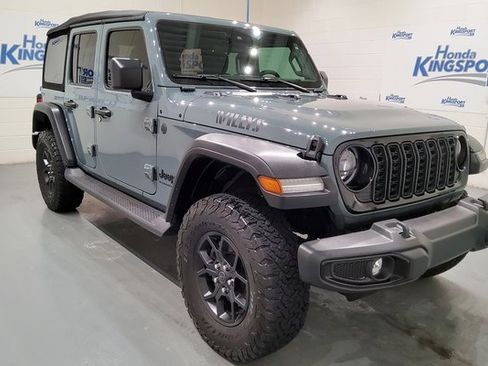 Used 2024 Jeep Wrangler Willys image 2