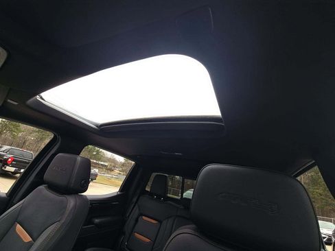 Used 2024 GMC Sierra 1500 AT4 w/ Technology Package image 9