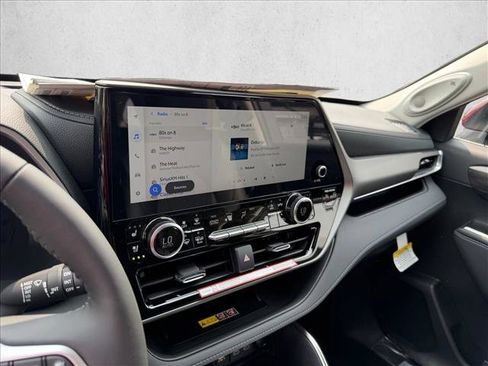 New 2026 Toyota Highlander Limited AWD/4WD image 12