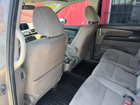 Used 2014 Honda Odyssey EX image 9