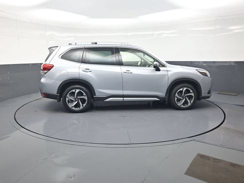 Used 2024 Subaru Forester Touring AWD/4WD image 2