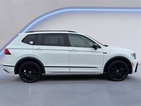 Used 2021 Volkswagen Tiguan SE R-Line image 2