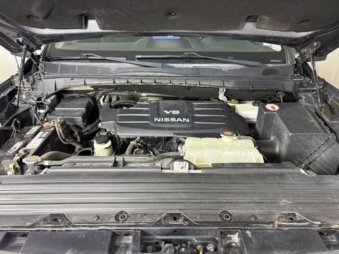 Used 2017 Nissan Titan SV image 10