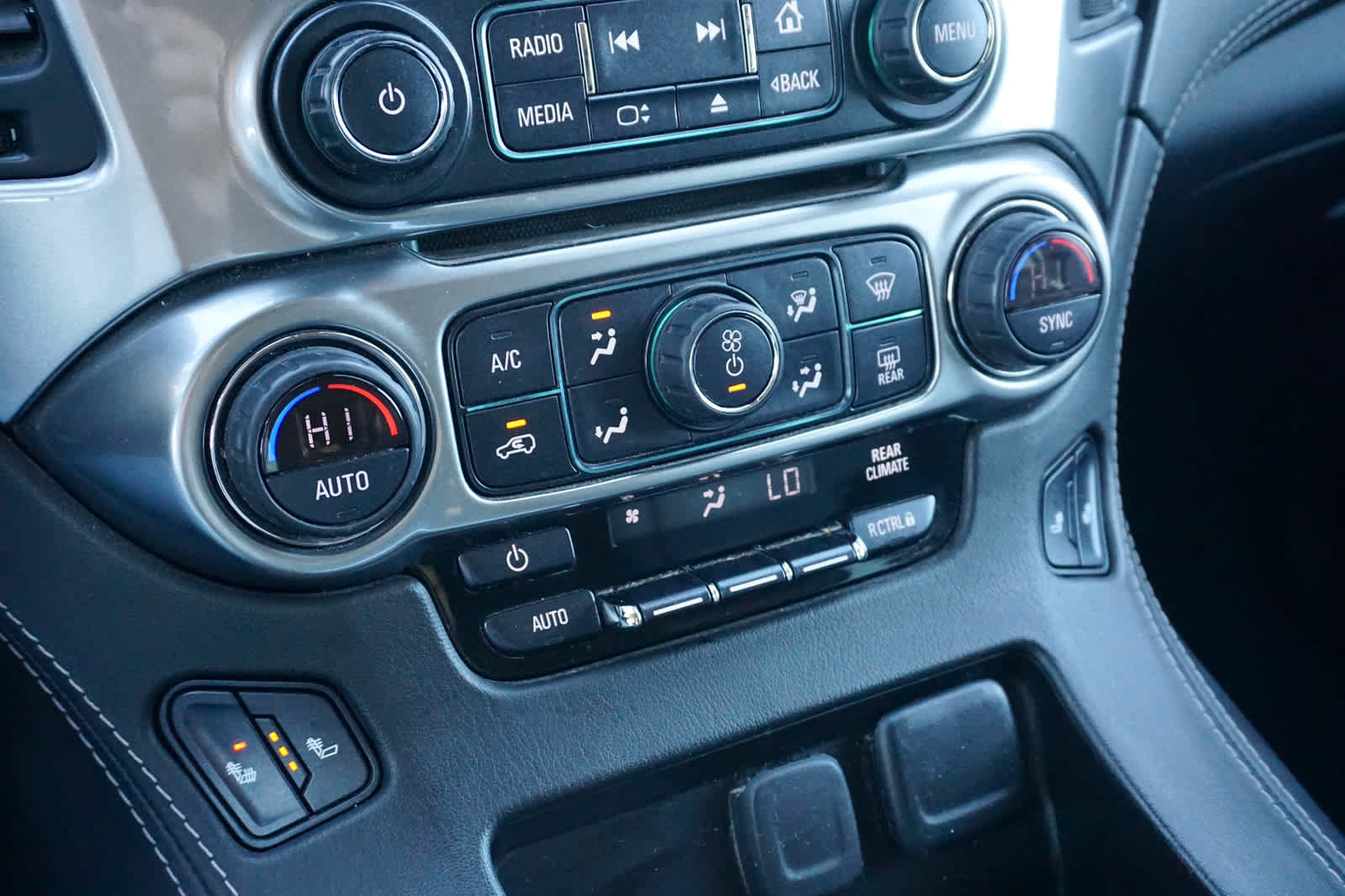 Used 2020 Chevrolet Suburban LT AWD/4WD image 8