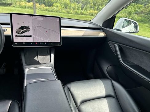 Used 2021 Tesla Model Y Long Range AWD/4WD image 22