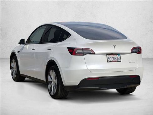 Used 2023 Tesla Model Y Long Range image 8