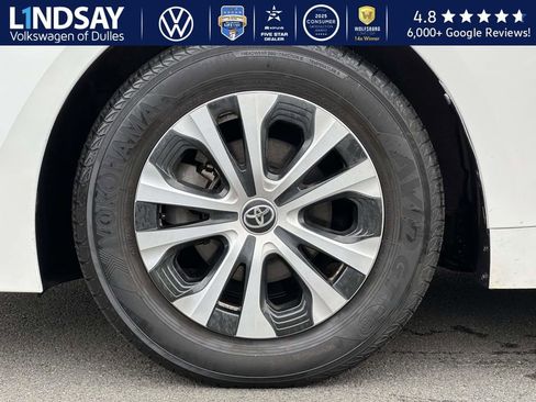 Used 2021 Toyota Corolla LE w/ Carpet Mat Package (TMS) image 7