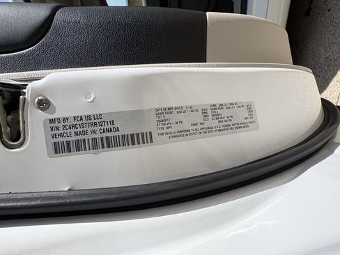 Used 2024 Chrysler Pacifica Limited FWD image 31
