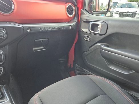 Used 2018 Jeep Wrangler Unlimited Rubicon image 11