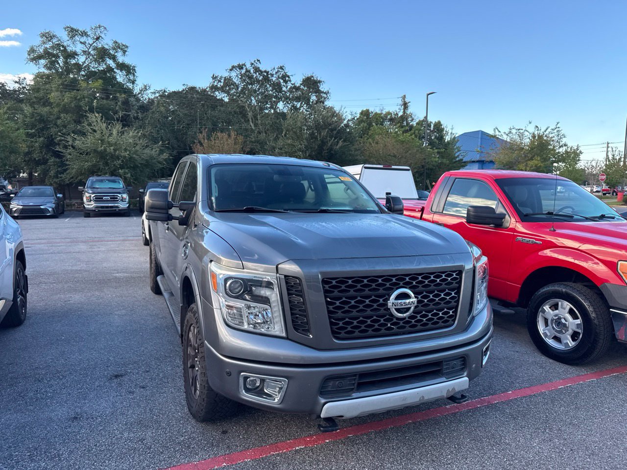 Used 2019 Nissan Titan PRO-4X w/ Pro-4x Convenience Package AWD/4WD image 3