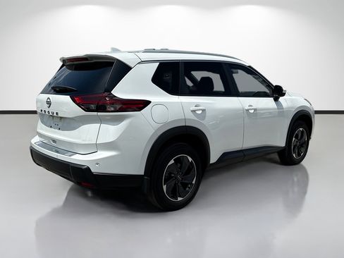 Used 2025 Nissan Rogue SV w/ SV Premium Package FWD image 3
