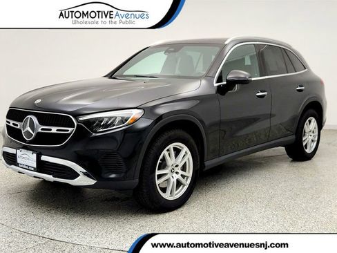 Used 2025 Mercedes-Benz GLC 300 4MATIC image 1
