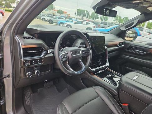 Used 2025 GMC Yukon XL Denali RWD image 10
