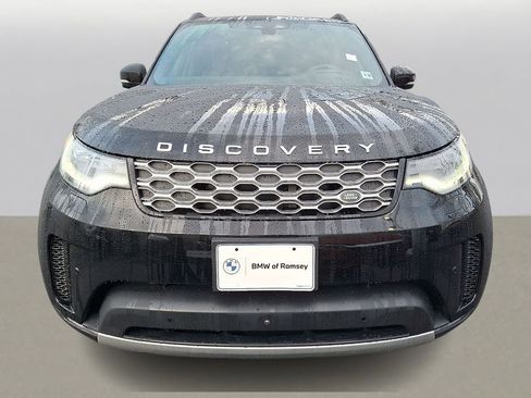 Used 2025 Land Rover Discovery S image 2