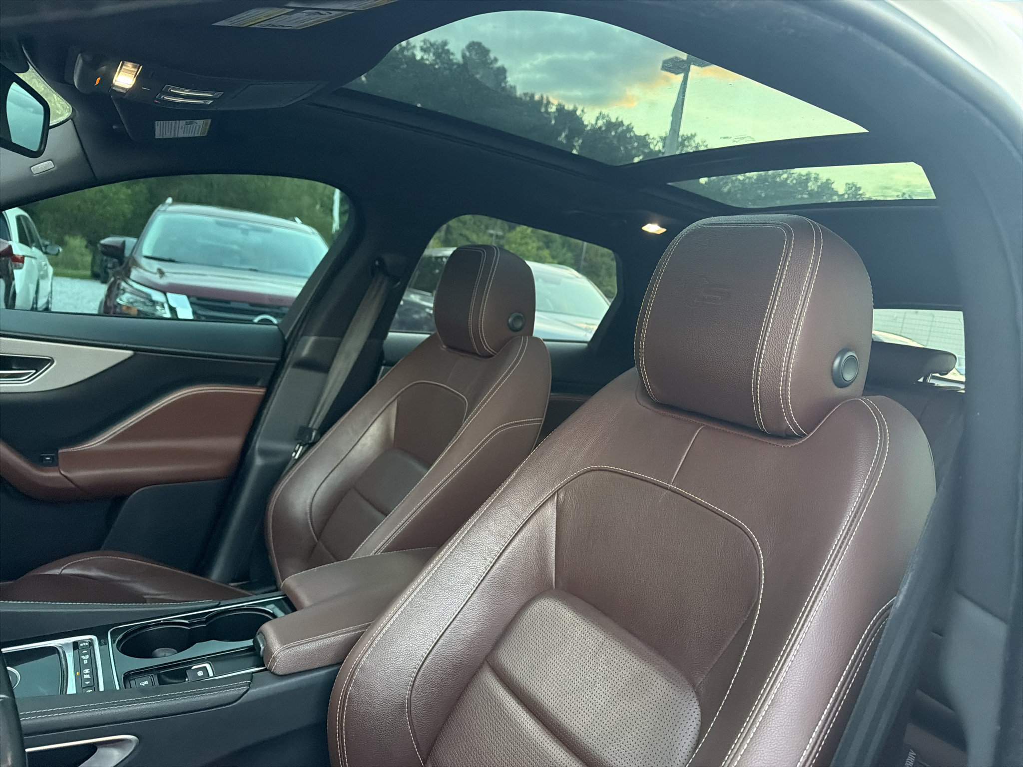 Used 2017 Jaguar F-PACE S AWD/4WD image 15