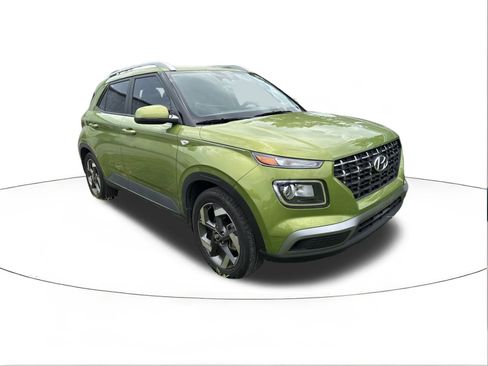 Used 2024 Hyundai Venue SEL FWD image 1