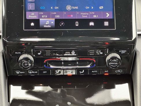 New 2025 Jeep Grand Cherokee Altitude AWD/4WD image 5