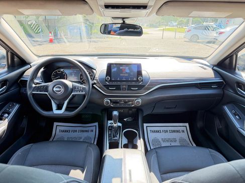 Used 2024 Nissan Altima 2.5 SV FWD image 26