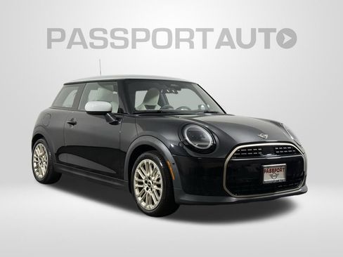 Used 2025 MINI Cooper 2-Door Hardtop FWD image 3