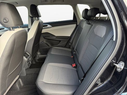 New 2026 Volkswagen Taos SE image 13