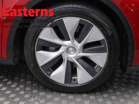 Used 2021 Tesla Model Y Long Range AWD/4WD image 25