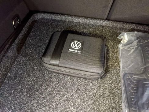 New 2026 Volkswagen Tiguan SE FWD image 29