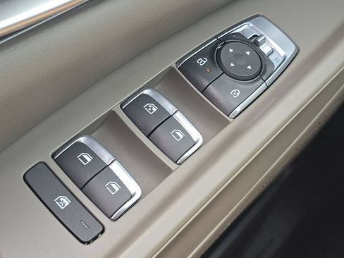 Used 2026 Kia Carnival LX FWD image 24