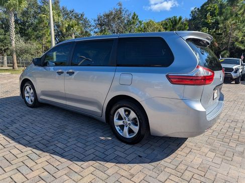Certified 2017 Toyota Sienna L image 9