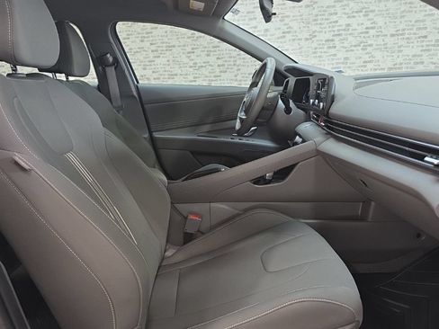 Certified 2025 Hyundai Elantra Sport FWD image 8