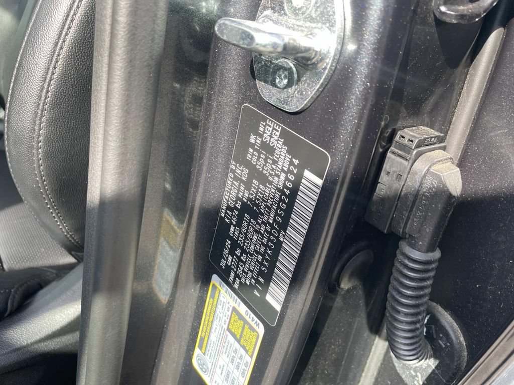 Used 2025 Kia Sportage EX FWD image 19
