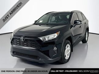 Used 2020 Toyota RAV4 XLE FWD video 1