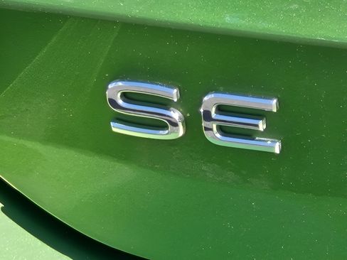 Certified 2025 Volkswagen Taos SE FWD image 31
