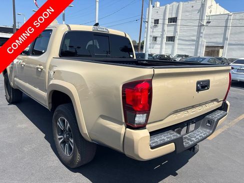 Used 2018 Toyota Tacoma TRD Sport RWD image 6