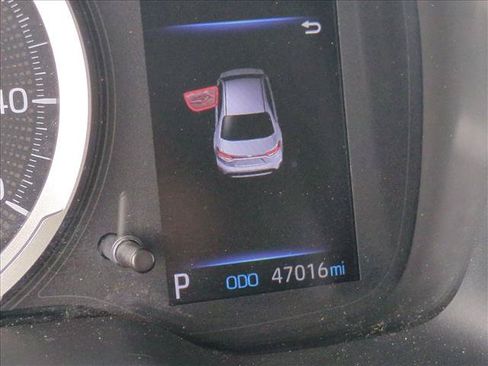 Used 2022 Toyota Corolla LE FWD image 11