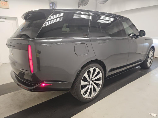 Used 2025 Land Rover Range Rover Long Wheelbase Autobiography AWD/4WD image 3