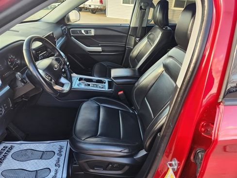 Used 2021 Ford Explorer XLT w/ Equipment Group 202A image 5