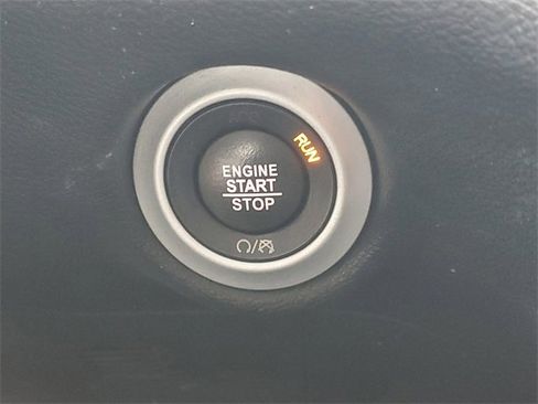 Used 2020 Chrysler Pacifica Touring-L image 24