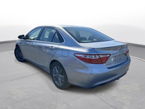 Used 2016 Toyota Camry SE image 9
