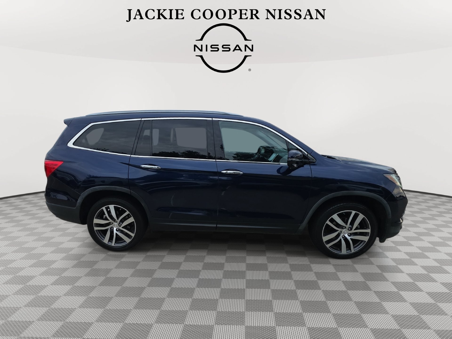 Used 2018 Honda Pilot Touring image 4