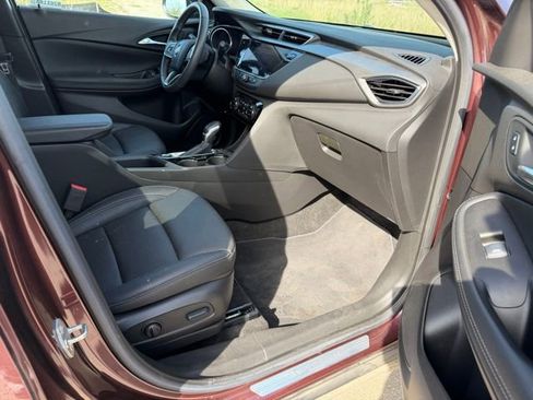 Used 2023 Buick Encore GX Essence image 11