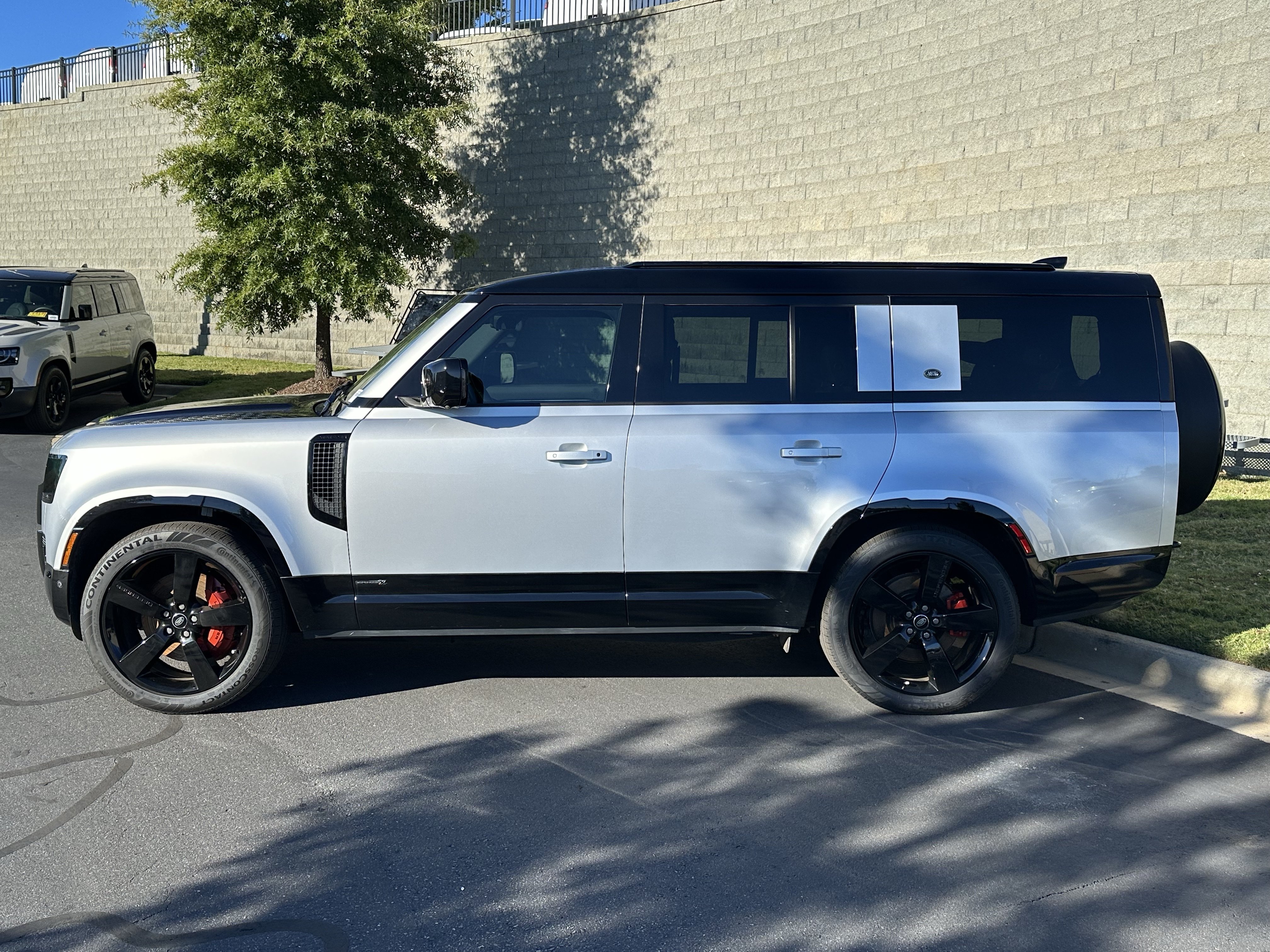 Used 2024 Land Rover Defender 130 X AWD/4WD image 4