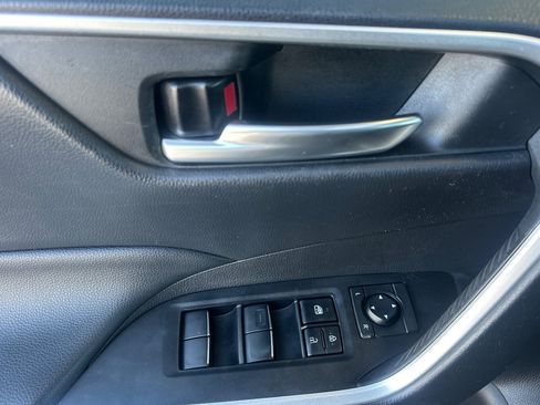 Certified 2021 Toyota RAV4 XLE Premium image 10