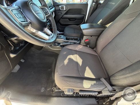 Used 2023 Jeep Gladiator Overland image 17