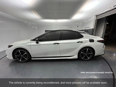 Used 2018 Toyota Camry XSE image 2