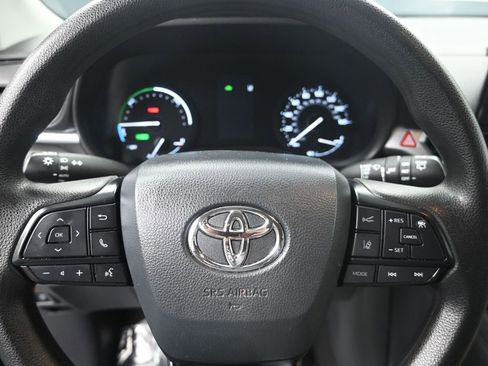 Used 2024 Toyota Sienna LE image 15