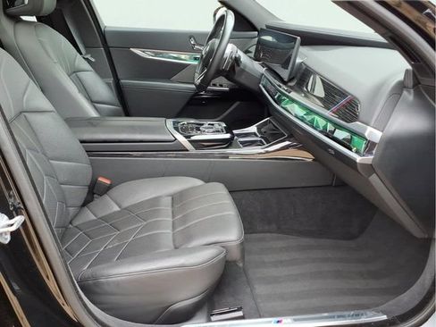 Used 2025 BMW 740i xDrive AWD/4WD image 24
