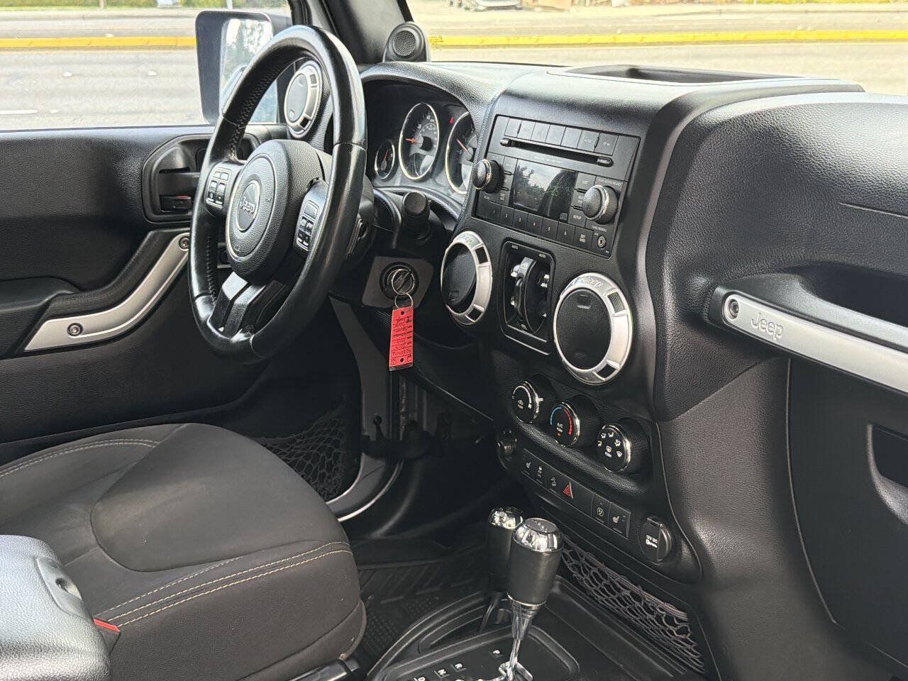Used 2013 Jeep Wrangler Unlimited Sahara w/ Connectivity Group AWD/4WD image 19