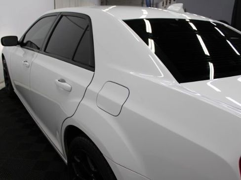 Used 2019 Chrysler 300 Touring w/ Sport Appearance Package image 9