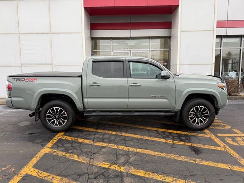 Used 2022 Toyota Tacoma TRD Sport image 4
