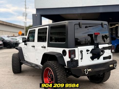 Used 2017 Jeep Wrangler Unlimited Sahara w/ Max Tow Package AWD/4WD image 5